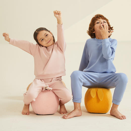 【简约大方，时尚百搭】爆款新品！儿童空气层套装睡衣，让宝宝舒适度upup！休闲长袖家居服套装，时尚圆领秋衣秋裤，让宝宝的睡眠更加舒适温暖！ 商品图2