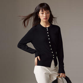 IN AND ON 100%绵羊毛贝壳扣针织开衫22906