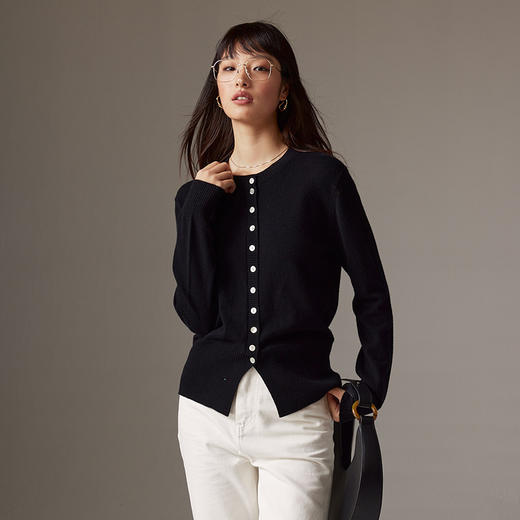 IN AND ON 100%绵羊毛贝壳扣针织开衫22906 商品图4