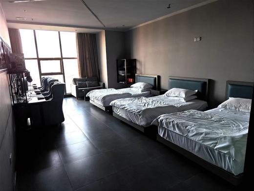 电竞酒店普通三人间普通三人间 商品图0