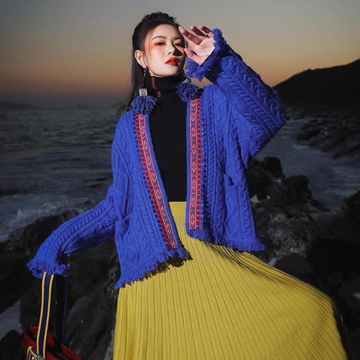 新年必备 |山茶花毛衣外套 | 现货加急发 |  蓝色显白时尚 红色大气喜庆 商品图1