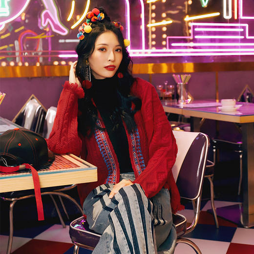 新年必备 |山茶花毛衣外套 | 现货加急发 |  蓝色显白时尚 红色大气喜庆 商品图0