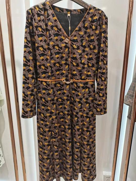 3楼盛世佳人连衣裙黑色货号23752 商品图0