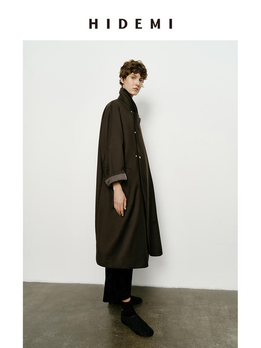HIDEMI 极简不对称设计感撞钉深棕绿条纹卷边精纺羊毛廓形风衣 商品图2