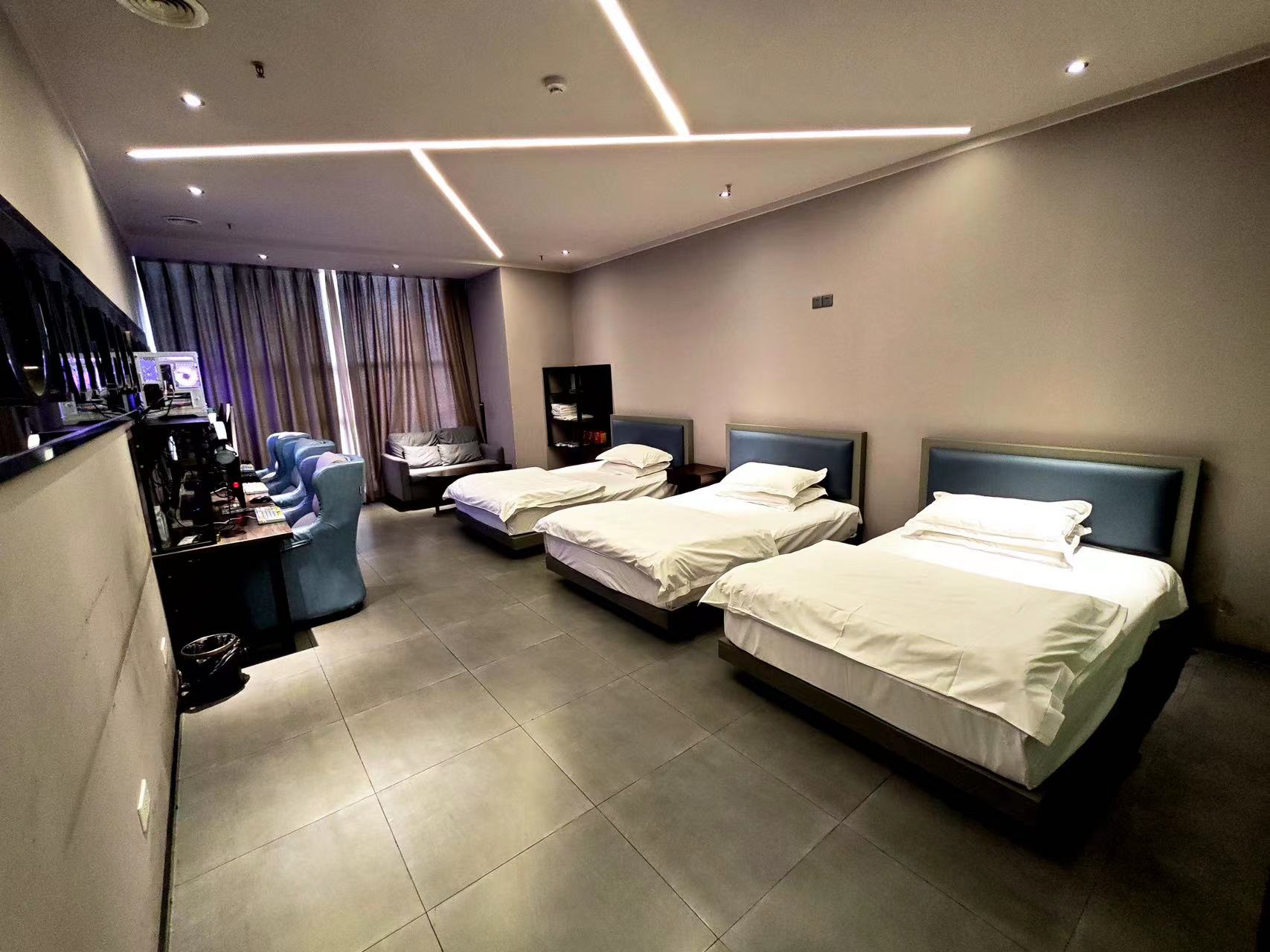 电竞酒店豪华三人间 豪华三人间