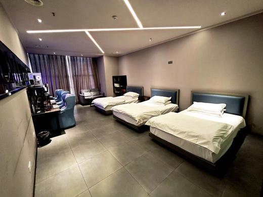 电竞酒店豪华三人间 豪华三人间 商品图0