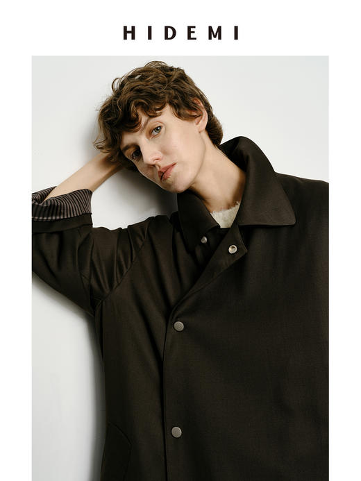 HIDEMI 极简不对称设计感撞钉深棕绿条纹卷边精纺羊毛廓形风衣 商品图6