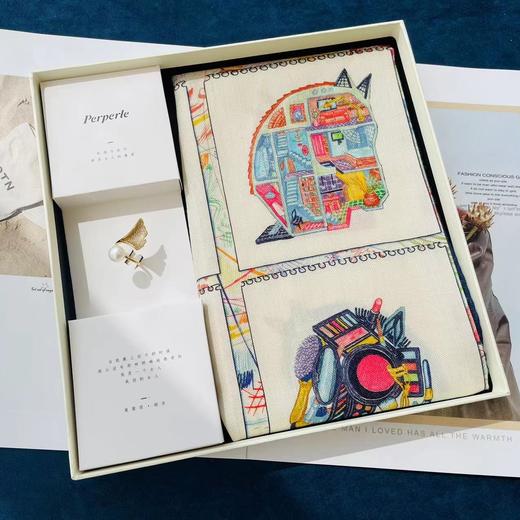 【甄珠贝·时尚高级感系列】70*70cm双面异色丝羊毛丝巾和银杏丝巾扣礼盒 商品图0