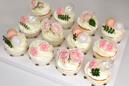纸杯蛋糕组合12枚（鲜花颜色略有差异） 商品图0