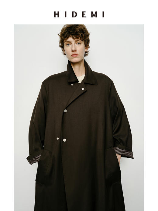 HIDEMI 极简不对称设计感撞钉深棕绿条纹卷边精纺羊毛廓形风衣 商品图4