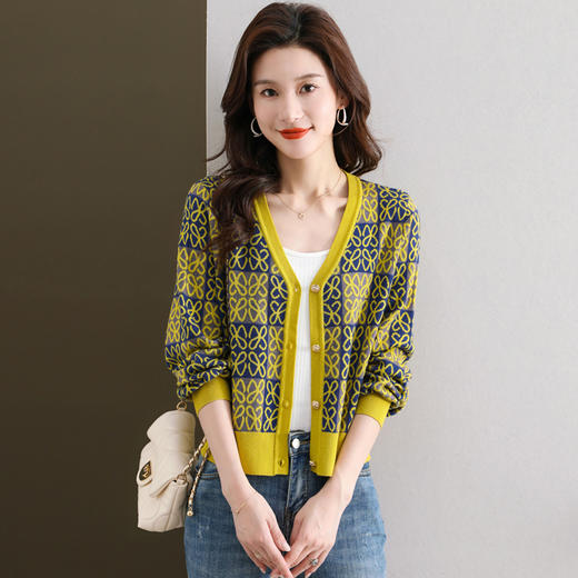 CC-tbrk-6690开衫毛衣女2023新款长袖拼色鸡心领小众洋气短款外搭秋针织衫外套 商品图0