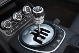 什么感觉路上那些小排量自吸手动挡的车提速都那么快？