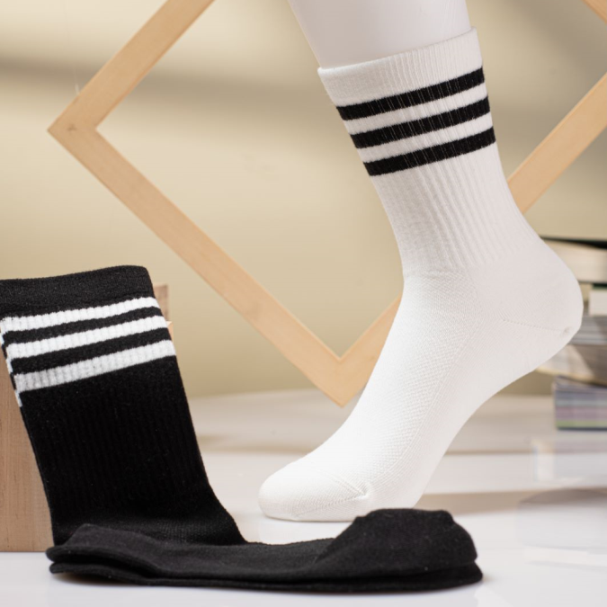 女袜丨条纹中筒运动无骨精梳棉袜吸汗透气防臭【2312102】