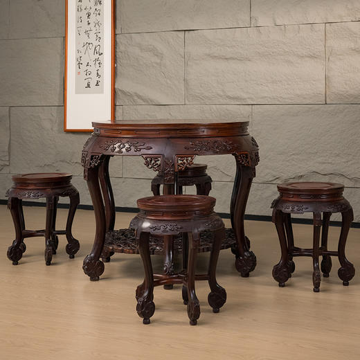 清 红木镶瘿木雕花果纹双拼圆桌及圆凳成套（一桌四凳） 商品图4