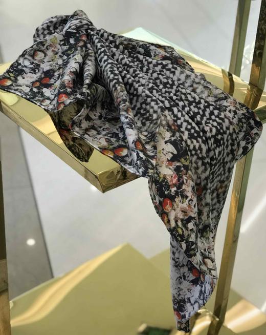 优品堂【清秀高雅】桑蚕丝90x90方巾 商品图2