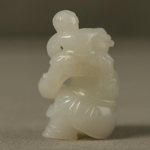 清 玉雕辈辈封侯挂件 商品图1