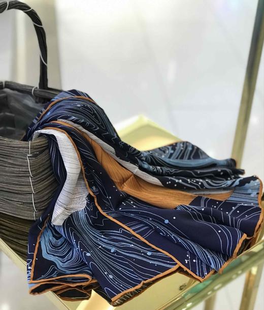 优品堂【繁花🌸似锦】桑蚕丝110*110方巾 商品图12