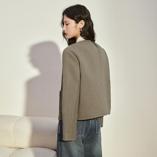 西遇法式复古呢子宽松短款外套女新款秋冬双排扣圆领上衣V2238635 商品图4