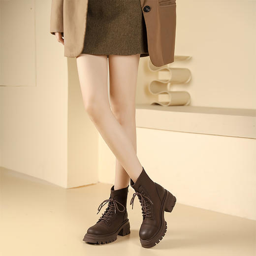 西遇英伦风马丁靴女新款秋冬弹力瘦瘦靴机车黑色厚底粗跟短靴V1934073 商品图3