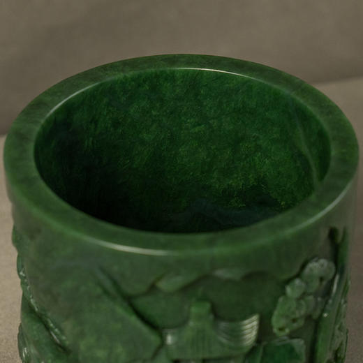 清 碧玉雕山水人物笔筒 商品图1