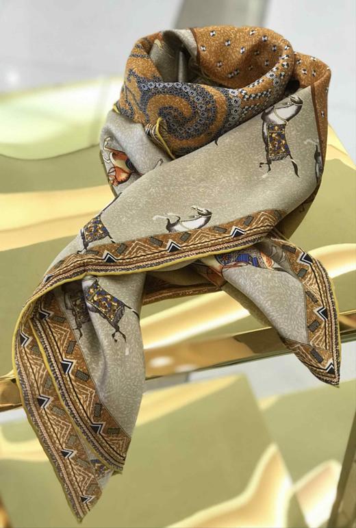 优品堂【繁花🌸似锦】桑蚕丝110*110方巾 商品图9