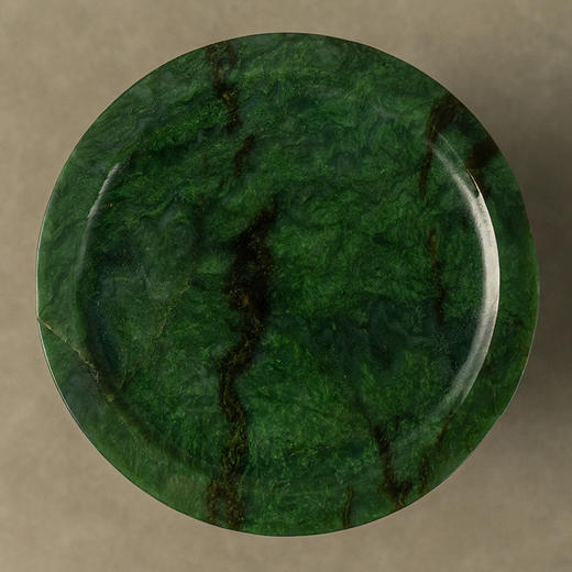 清 碧玉雕山水人物笔筒 商品图3