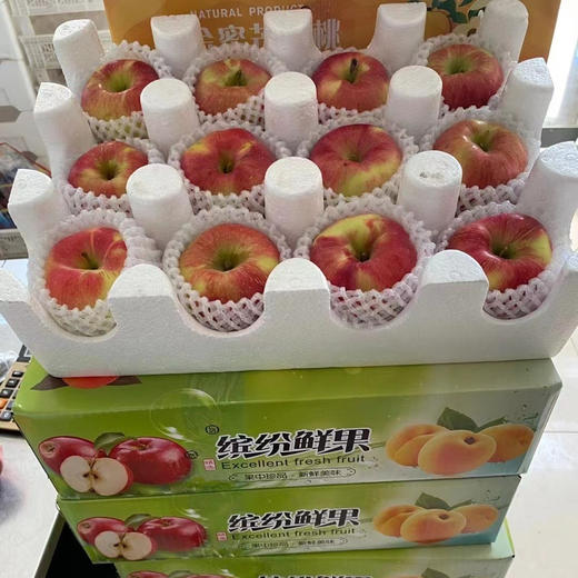 顺风包邮到家(偏远地区除外）！来自大连三十里堡国营农场的冰糖脆苹果，传统种植，纯有机肥！对外销售了十三年，品质嘎嘎滴！皮薄，脆甜多汁！下树糖心遍布苹果全身😀，随着温度变化糖心会消失哦！净约五斤/箱 商品图5