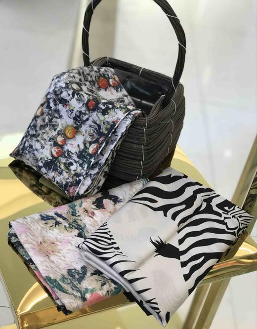 优品堂【清秀高雅】桑蚕丝90x90方巾 商品图0