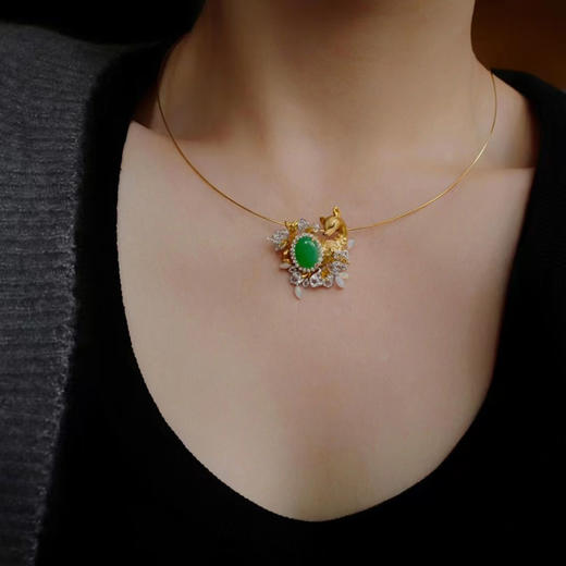 龢盒原创 18k金镶翡翠蛋面九色鹿胸针吊坠 商品图5