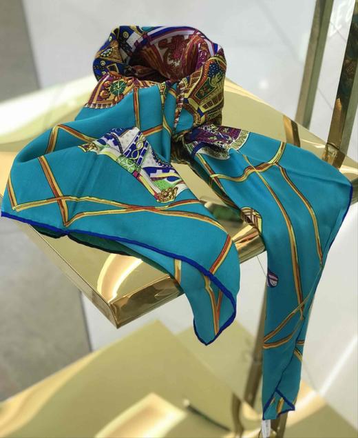 优品堂【繁花🌸似锦】桑蚕丝110*110方巾 商品图5