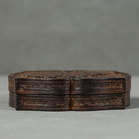 二十世纪 紫檀木雕博古清供图花口盖盒