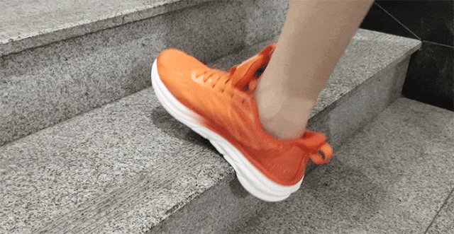 百元入专业级跑鞋！高弹缓震，轻量省力.....越跑越享受！