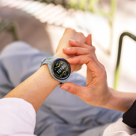 佳明（GARMIN） Approach S70 高尔夫 手表GPS电子球童 内置球场 运动腕表 商品图4