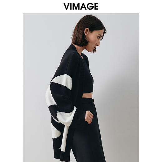 VIMAGE纬漫纪冬季新款时尚宽松舒适撞色气质针织开衫V2001614 商品图2