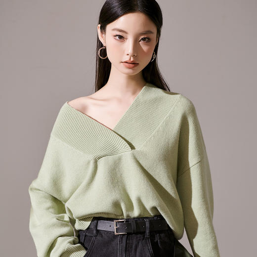 芳外【90%羊毛亮丝混编】23春款V领慵懒感高弹力女式毛衣 商品图2
