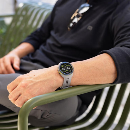 佳明（GARMIN） Approach S70 高尔夫 手表GPS电子球童 内置球场 运动腕表 商品图5