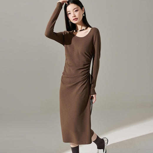 剩S/M/L/XL 芳外【简约抽皱收腰裙子】23秋款圆领收腰包臀连衣裙 商品图5