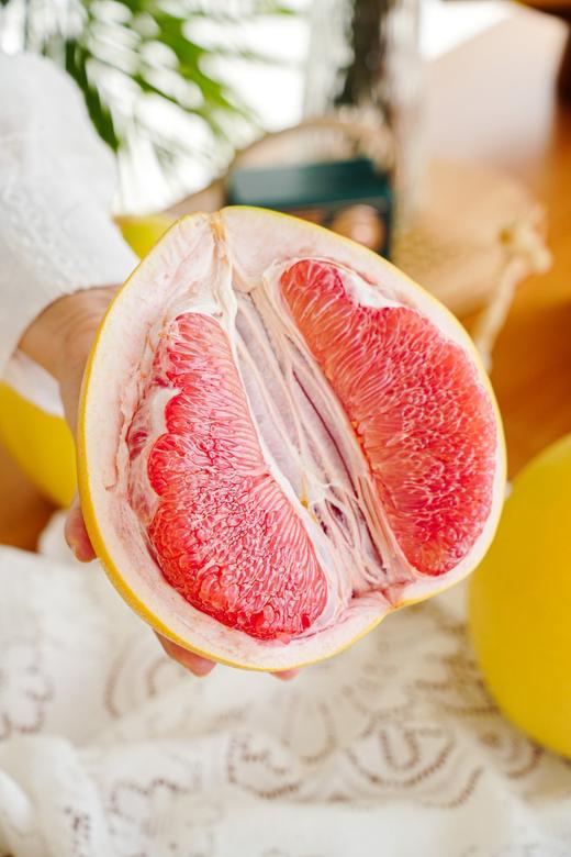 酸甜清爽的“果汁炸弹”！福建平和【三红蜜柚】满满的柚汁，果肉饱满，清甜多汁，果汁率高达59%～ 商品图5