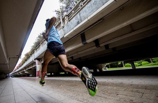 严素跑步运动短裤 大步槛过 男/女竞速款 三口袋 快干 轻量  严素态度 商品图3