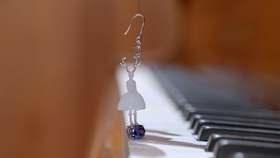 《致璀璨光芒的你》然女孩龙年耳坠/单只