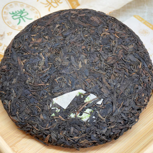 2006年昌泰易昌号珍品批次普洱茶生茶  易武正山经典老易武 茶汤甜柔好回甘 一片400克 干仓真品 商品图5