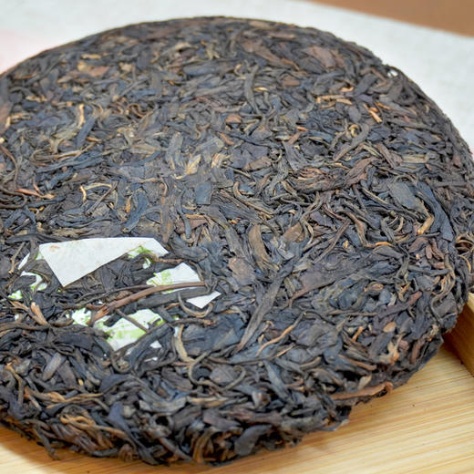 2006年昌泰易昌号珍品批次普洱茶生茶  易武正山经典老易武 茶汤甜柔好回甘 一片400克 干仓真品 商品图6