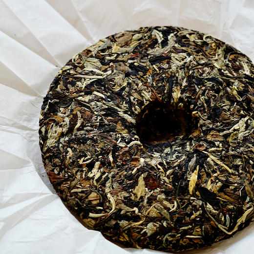 高性价比古树白茶【冰岛甜】牡丹级别的白茶 纯日晒甜度更高更鲜爽 357g饼茶 可长期存放 越陈越香 商品图3