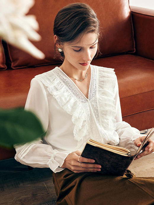 OLrain欧芮儿法式V领蕾丝雪纺衫女春季2023年新款灯笼袖甜美小衫 商品图3