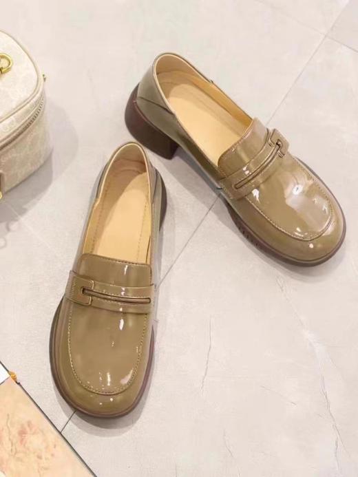 欧罗巴2023秋季漆皮中跟秀气乐福一脚蹬单鞋 商品图1