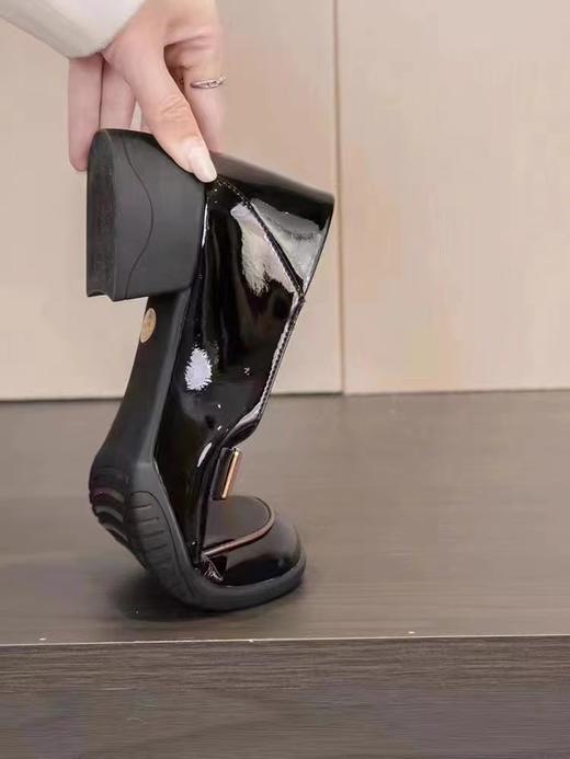 欧罗巴2023秋季漆皮中跟秀气乐福一脚蹬单鞋 商品图3