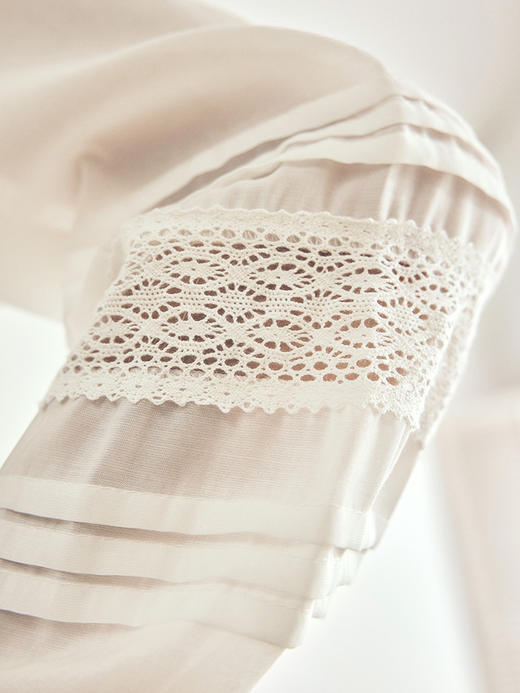 OLrain欧芮儿法式V领蕾丝雪纺衫女春季2023年新款灯笼袖甜美小衫 商品图1