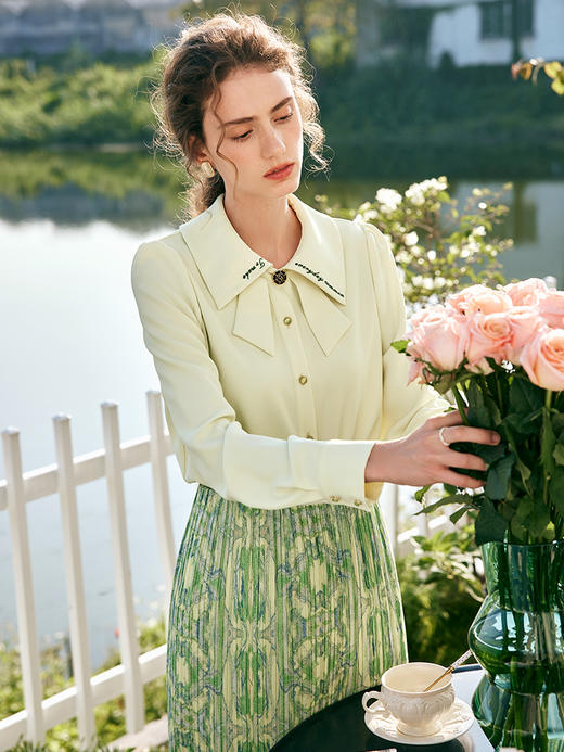 OLrain欧芮儿法式杏色衬衫女春季2023年新款气质绣花领垂坠感衬衣 商品图0