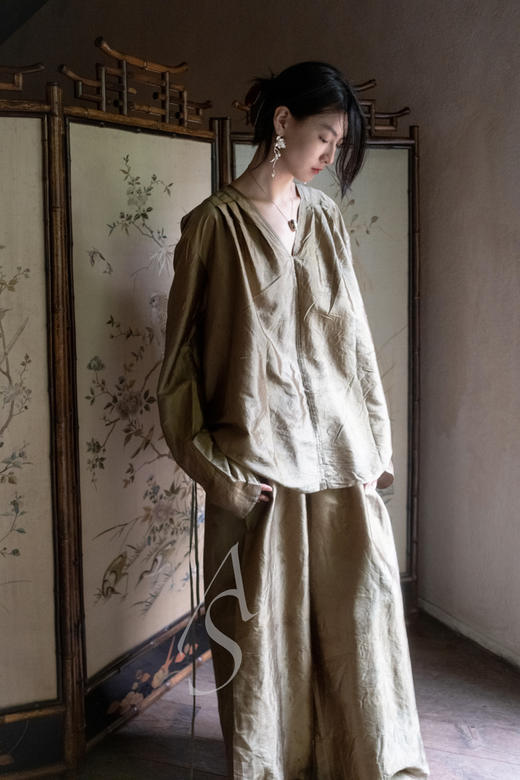 Mutedance  橄榄偏光v领系带真丝上衣 商品图0