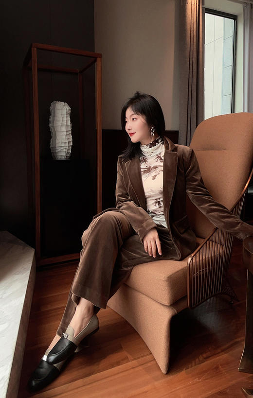 一眼篙级质感！篙端定制拼色一脚蹬乐福鞋——面皮小羊皮 细腻柔滑 低调DA牌轻奢感透气孔猪皮垫脚 透气耐磨舒适好走 平跟优雅知性 开车上班百搭舒适通勤 商品图5